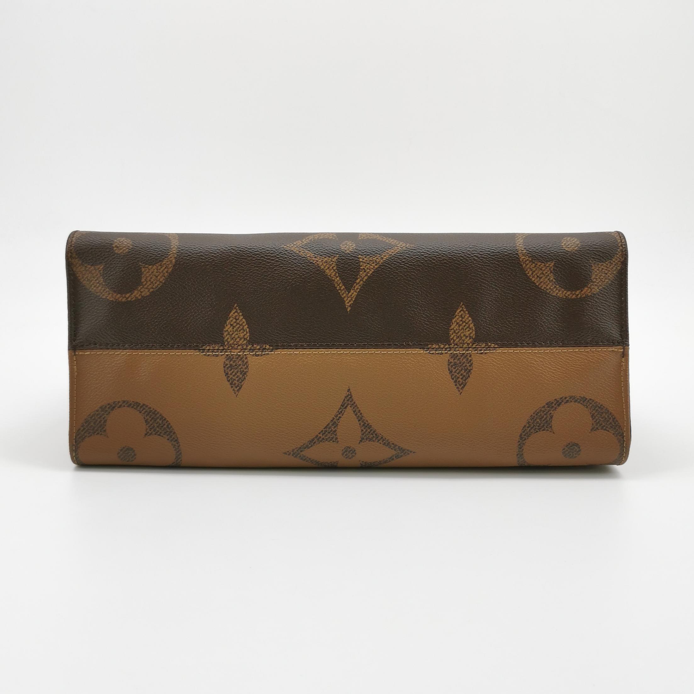 Louis Vuitton OnTheGo MM Monogram Tote Bag view 5