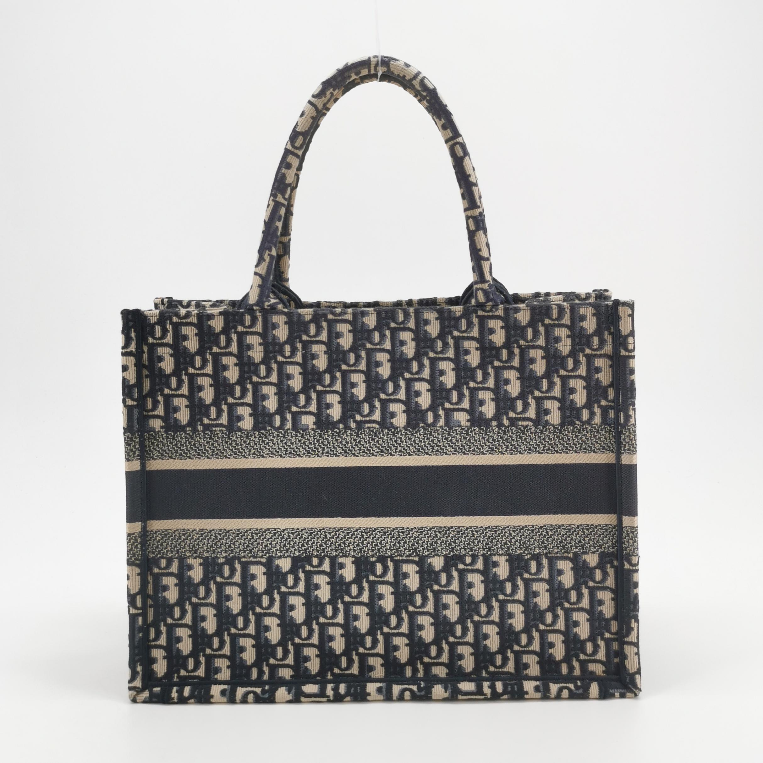 Dior Book Tote Medium in Black Oblique Jacquard view 3