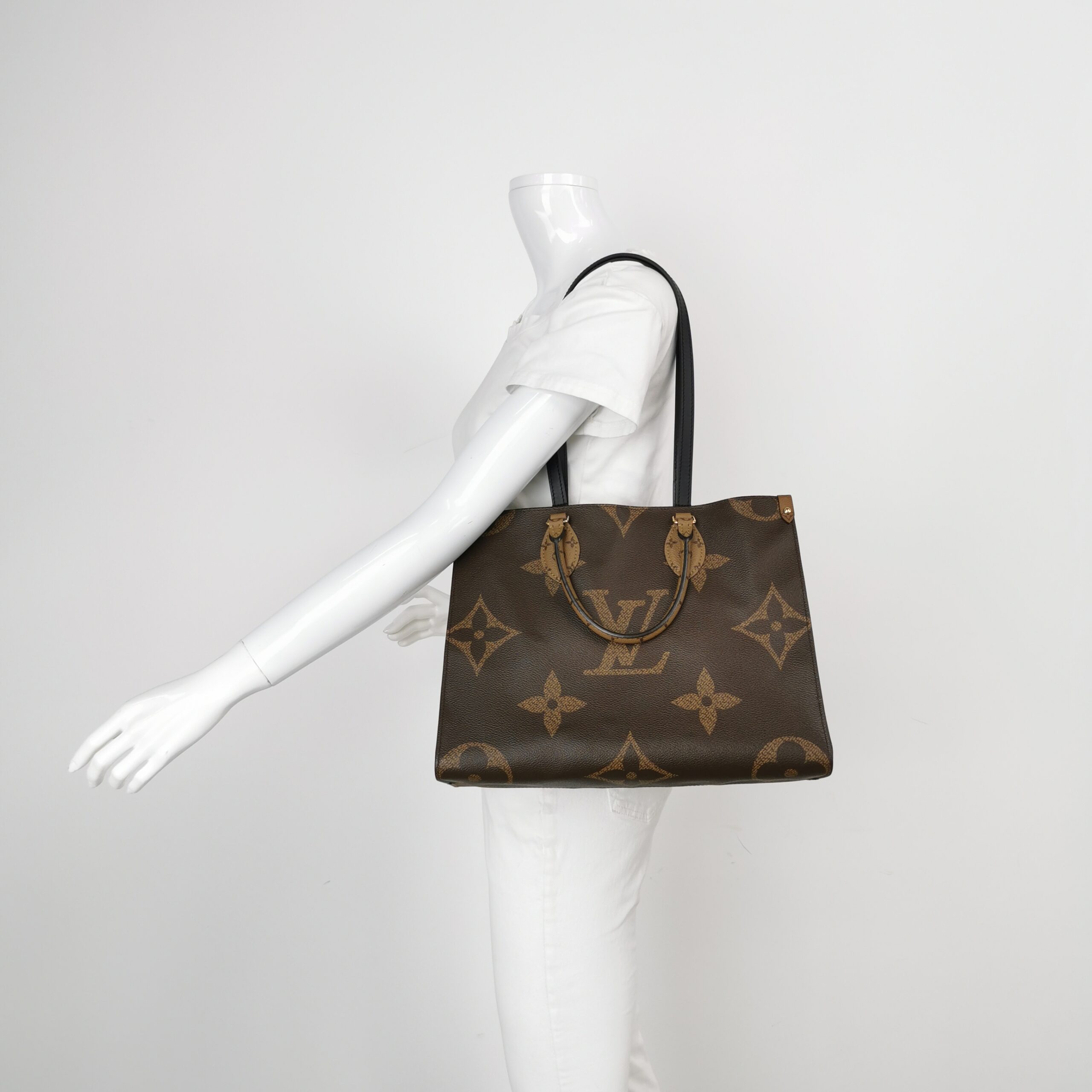 Louis Vuitton OnTheGo MM Monogram Tote Bag view 2